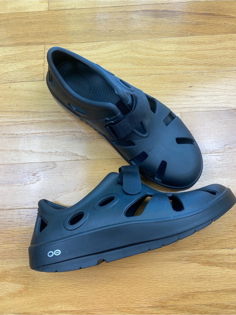 OOFOS OOcandoo Mens Size 10 Black Beach Casual Sport Walking Slip-On Sandals